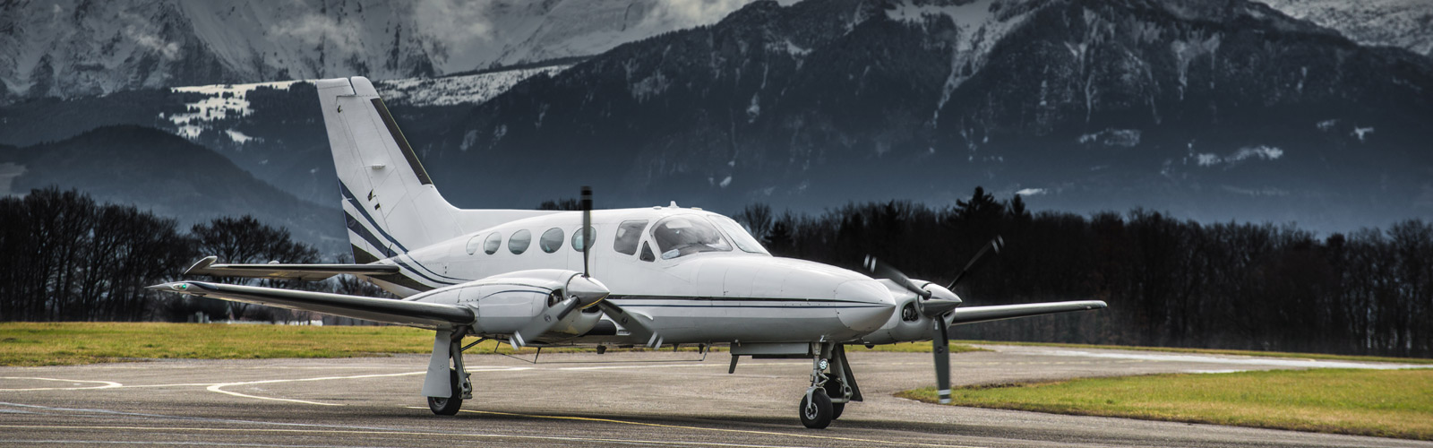 Student Pilot Handbook, guidebooks for learning to fly, passing flight reviews and more